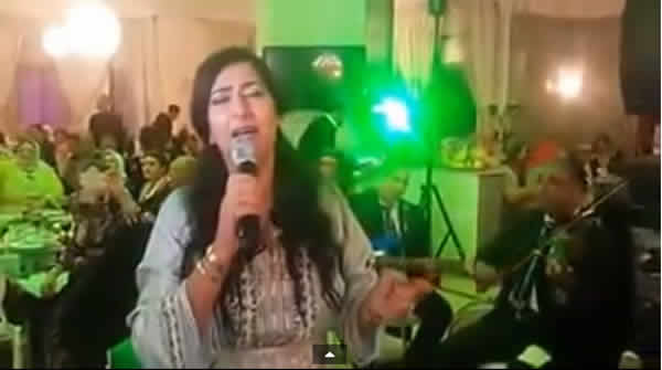 دنيا بوتازوت تغني
